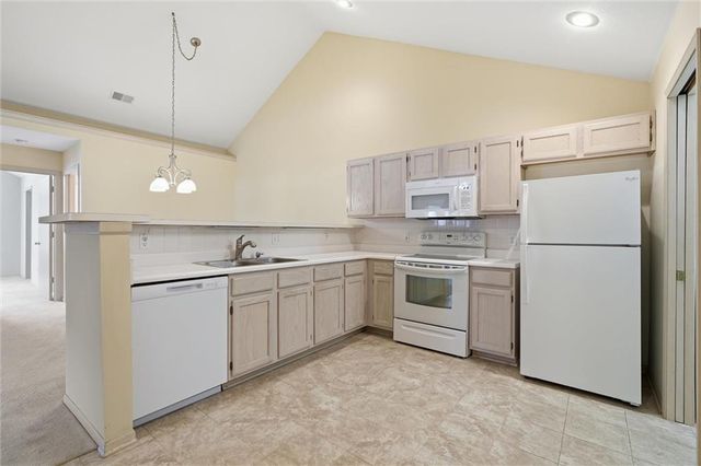 2061 W 139th Terrace, Leawood, KS 66224