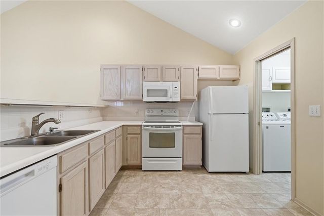 2061 W 139th Terrace, Leawood, KS 66224