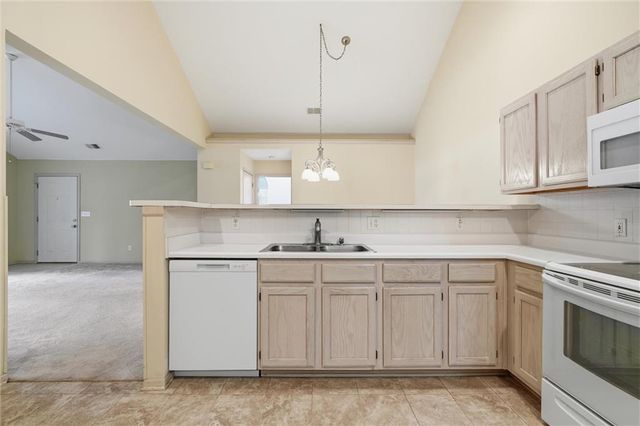 2061 W 139th Terrace, Leawood, KS 66224