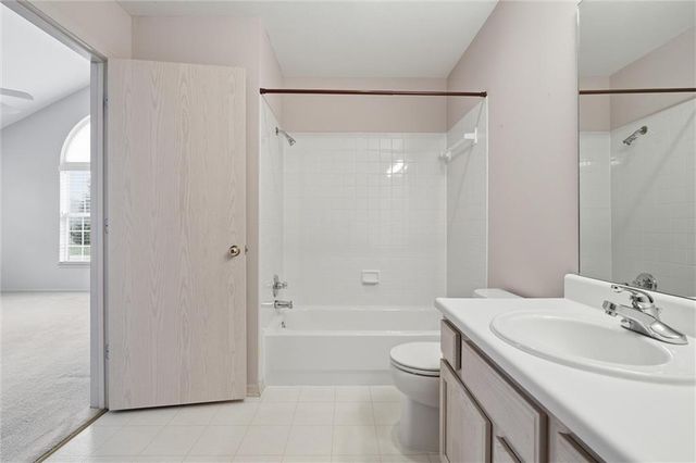 2061 W 139th Terrace, Leawood, KS 66224