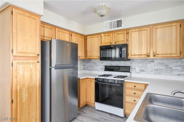 5710 East Tropicana Avenue 2068, Las Vegas, NV 89122