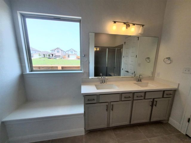 100 Royal Fern RD, Hutto, TX 78634