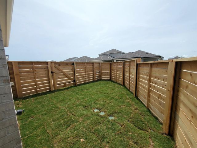 100 Royal Fern RD, Hutto, TX 78634