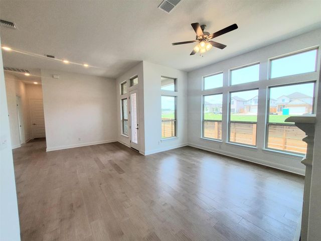 100 Royal Fern RD, Hutto, TX 78634