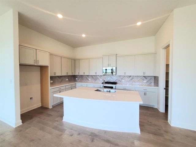 100 Royal Fern RD, Hutto, TX 78634