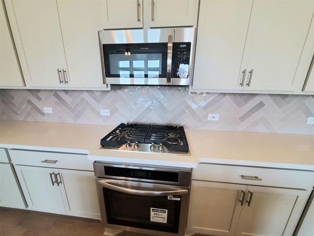100 Royal Fern RD, Hutto, TX 78634