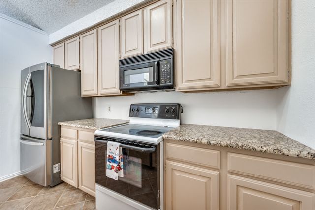 2002 Verlaine Drive, Carrollton, TX 75007