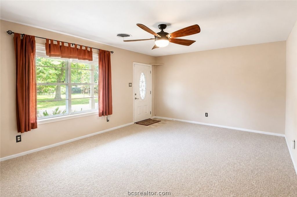 1507 Meadow Lane, Brenham, TX 77833 — photo 5
