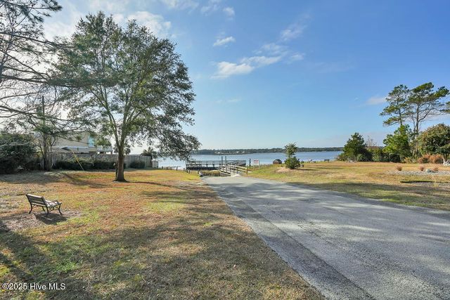554 Captains Court SE, Bolivia, NC 28422