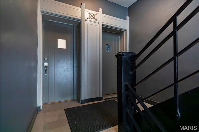 7539 Oxford Drive 2W, Clayton, MO 63105