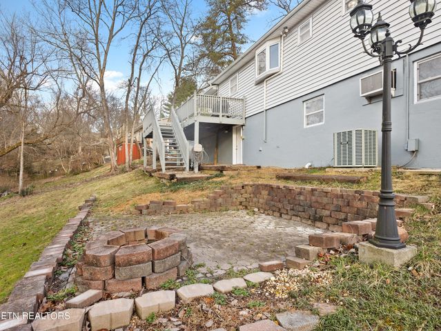 809 W Ridgecrest Drive, Kingston, TN 37763