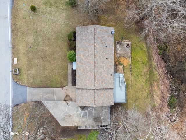 809 W Ridgecrest Drive, Kingston, TN 37763