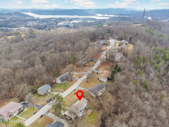 809 W Ridgecrest Drive, Kingston, TN 37763