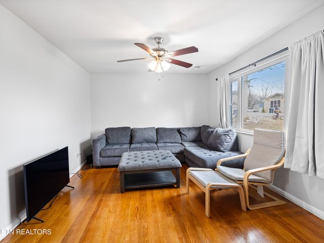 809 W Ridgecrest Drive, Kingston, TN 37763