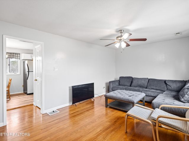 809 W Ridgecrest Drive, Kingston, TN 37763