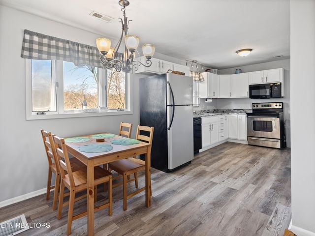 809 W Ridgecrest Drive, Kingston, TN 37763