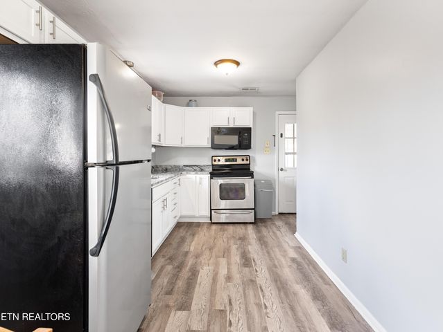 809 W Ridgecrest Drive, Kingston, TN 37763