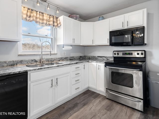 809 W Ridgecrest Drive, Kingston, TN 37763