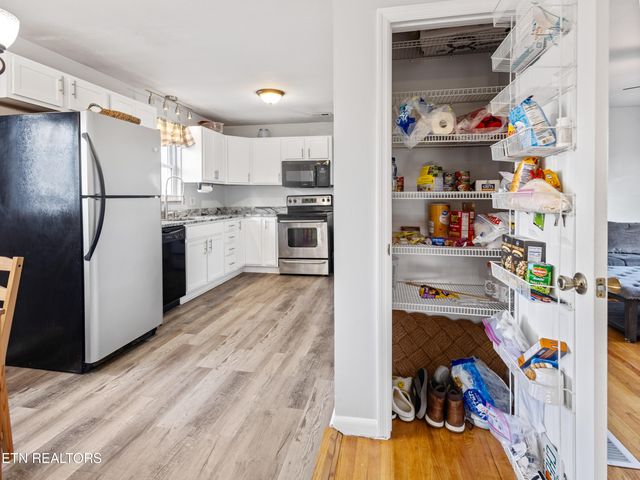 809 W Ridgecrest Drive, Kingston, TN 37763