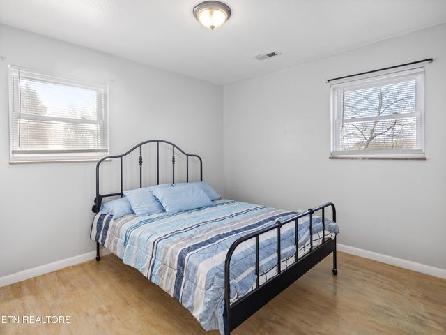 809 W Ridgecrest Drive, Kingston, TN 37763