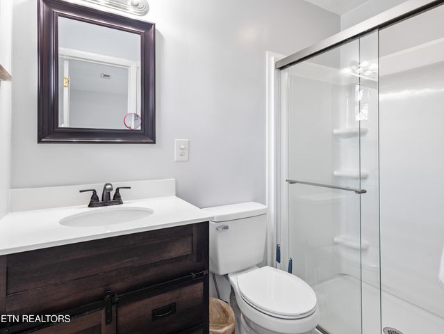 809 W Ridgecrest Drive, Kingston, TN 37763