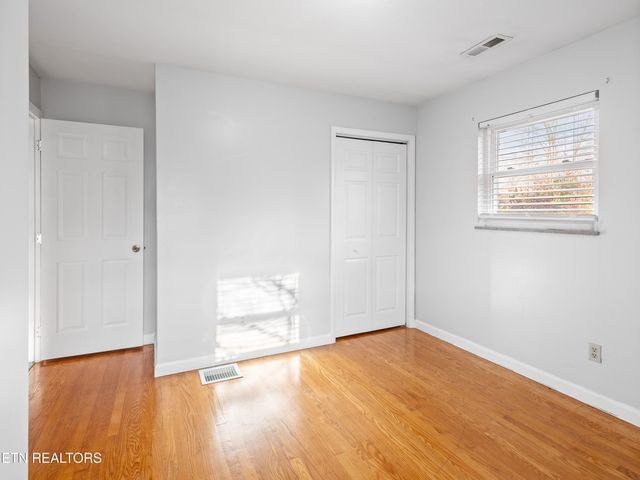 809 W Ridgecrest Drive, Kingston, TN 37763