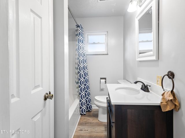 809 W Ridgecrest Drive, Kingston, TN 37763