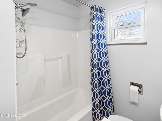 809 W Ridgecrest Drive, Kingston, TN 37763