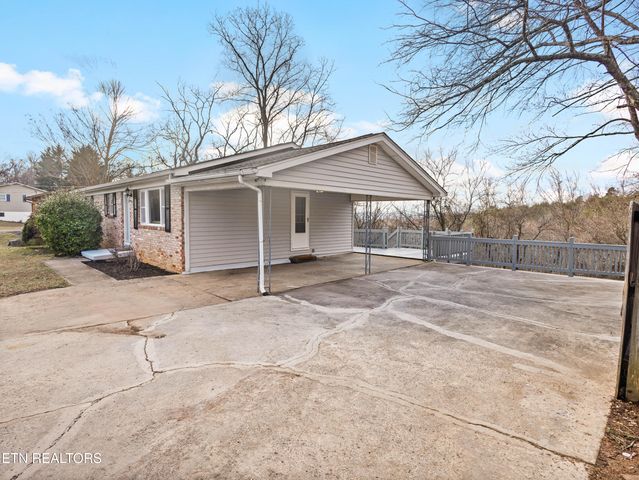 809 W Ridgecrest Drive, Kingston, TN 37763