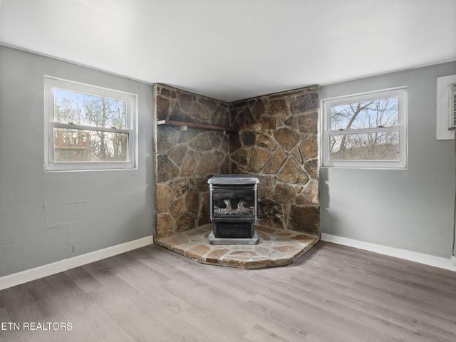 809 W Ridgecrest Drive, Kingston, TN 37763