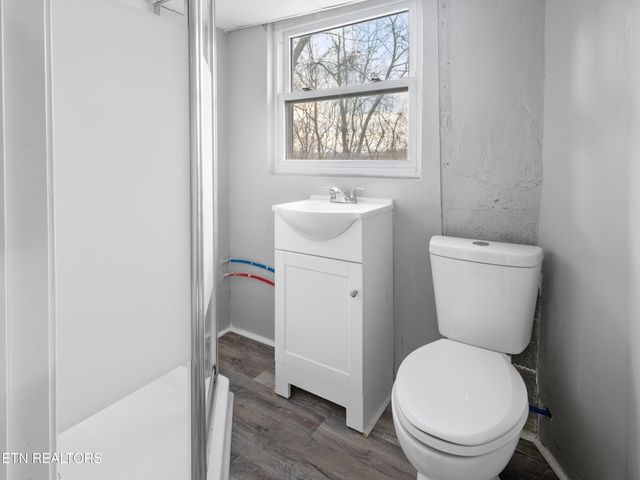 809 W Ridgecrest Drive, Kingston, TN 37763