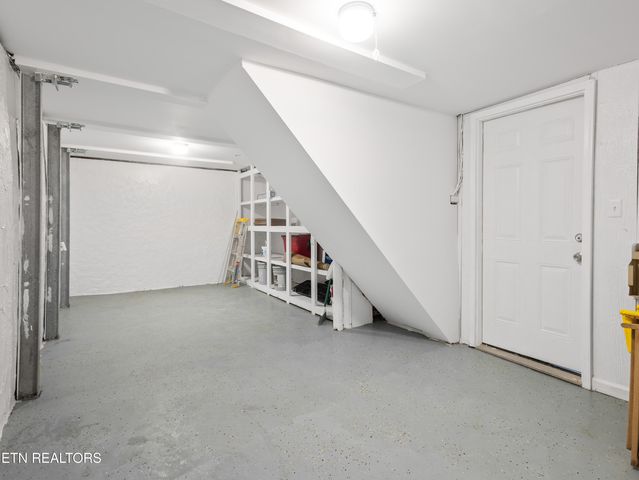 809 W Ridgecrest Drive, Kingston, TN 37763