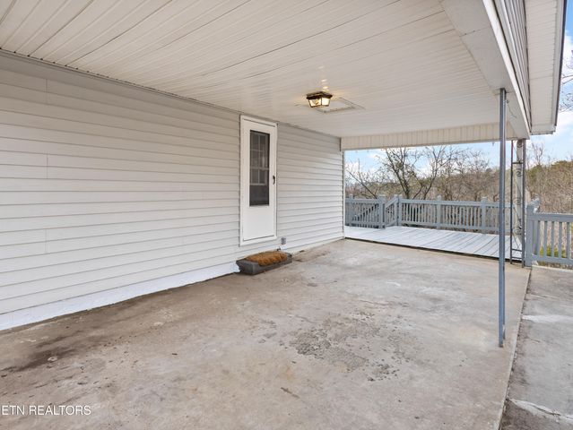 809 W Ridgecrest Drive, Kingston, TN 37763