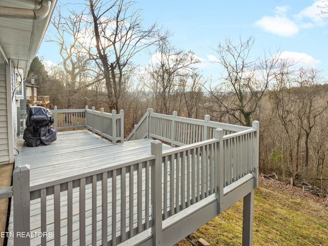 809 W Ridgecrest Drive, Kingston, TN 37763