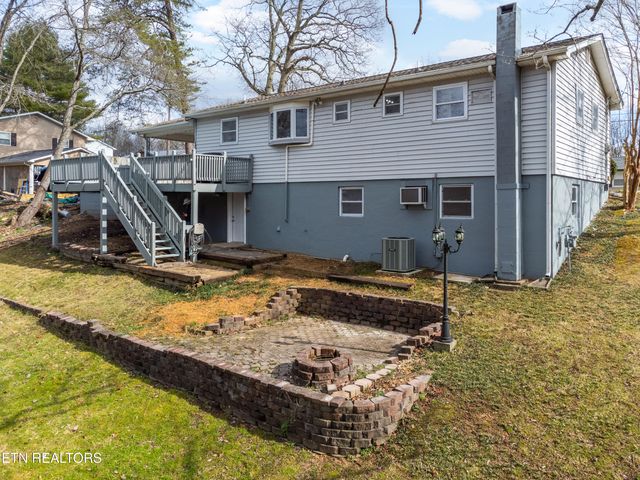 809 W Ridgecrest Drive, Kingston, TN 37763