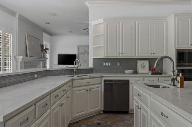 109 Wood TRL, West Lake Hills, TX 78746