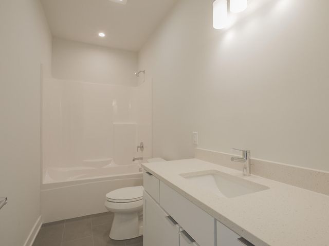 216 Sawgrass Drive, Crown Point, IN 46307