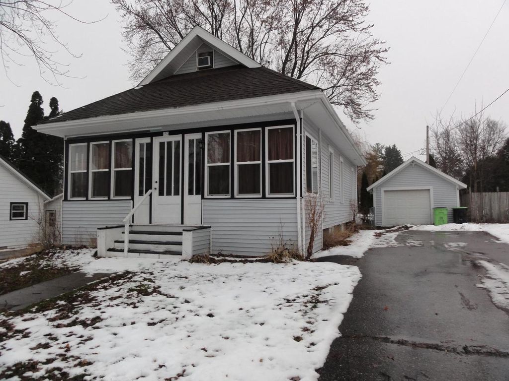 153 W Charles Street, Markesan, WI 53946