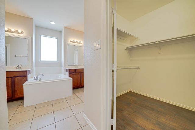 1316 Live Oak Lane, Savannah, TX 76227