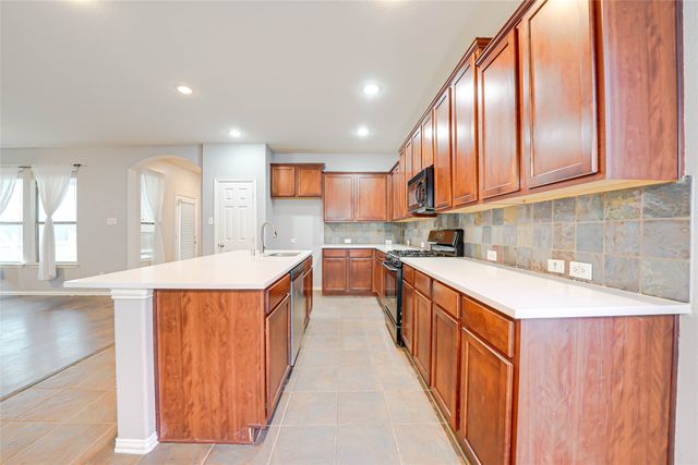 1316 Live Oak Lane, Savannah, TX 76227