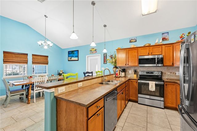 688 Morgan Circle, Port Aransas, TX 78373