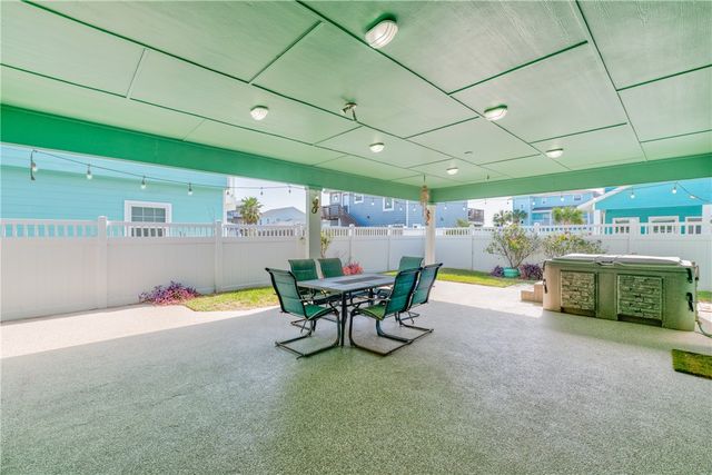 688 Morgan Circle, Port Aransas, TX 78373