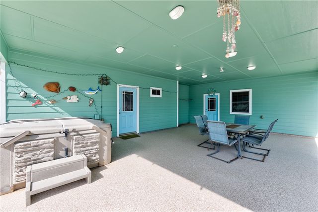 688 Morgan Circle, Port Aransas, TX 78373