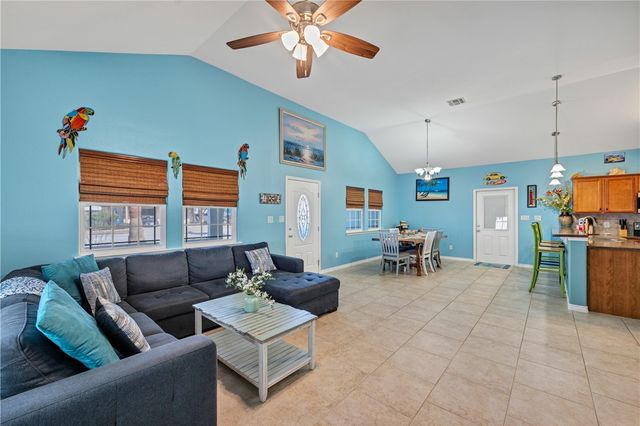 688 Morgan Circle, Port Aransas, TX 78373