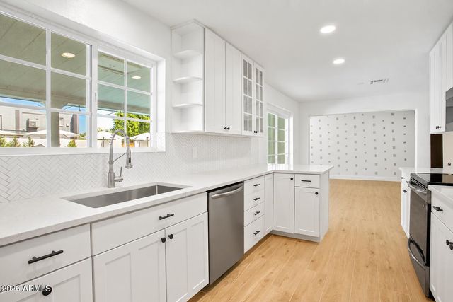 7616 E 3RD Street, Scottsdale, AZ 85251
