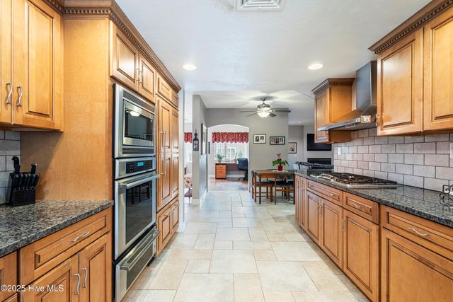 147 Pine Needle Drive, Hampstead, NC 28443