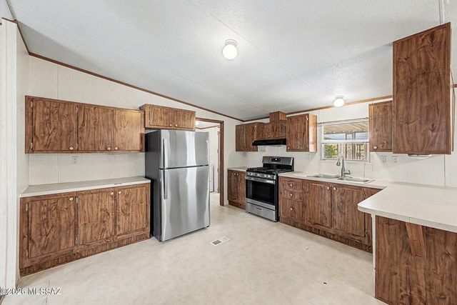 2870 E Cottonwood Club Lane, Tucson, AZ 85706