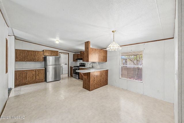 2870 E Cottonwood Club Lane, Tucson, AZ 85706