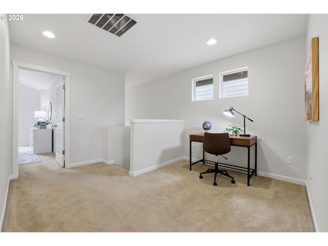 10564 Ne GATEWAY St, Hillsboro, OR 97006