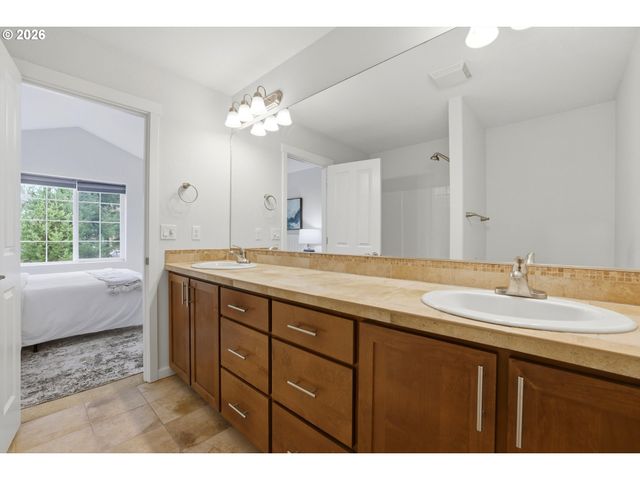 10564 Ne GATEWAY St, Hillsboro, OR 97006